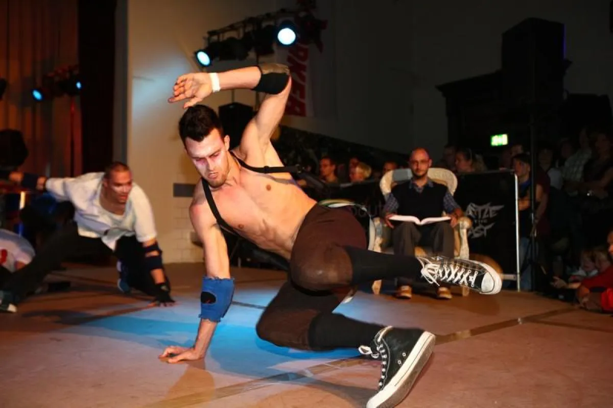 Breakdancer in Aktion beim Battle Of The East auf dem Sportcampus Leipzig. (Foto: Marco-Prosch.com)
