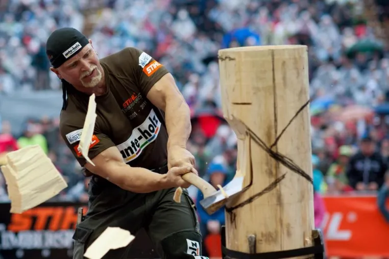 Bild: Wettkampfauftakt der besten deutschen Sportholzfäller
