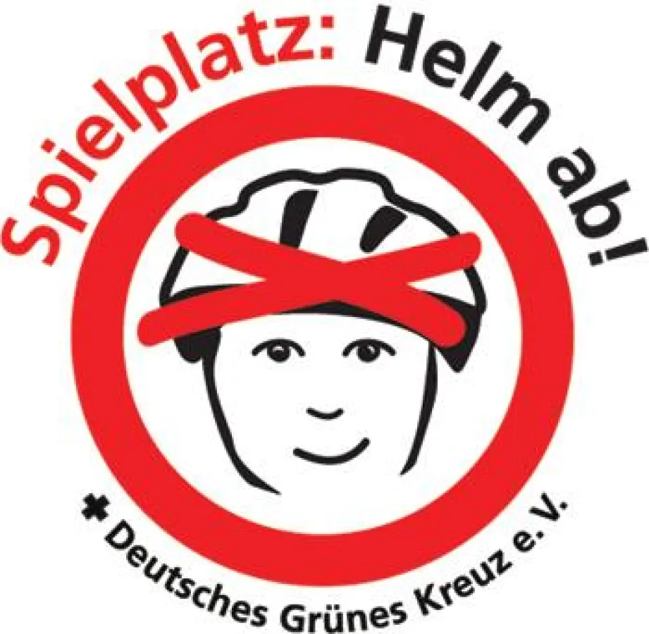 Auf dem Spielplatz: Helm ab!