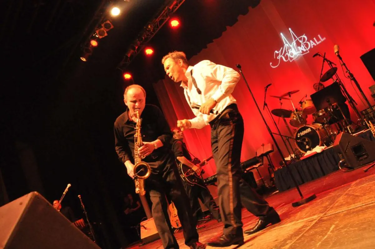 Peter Kraus und Band sorgten auf dem KölnBall 2008 für ausgelassene Stimmung. Auch dieses Jahr verspricht die Galanacht der Extraklasse zahlreiche prominente Highlights in der Rheinmetropole.