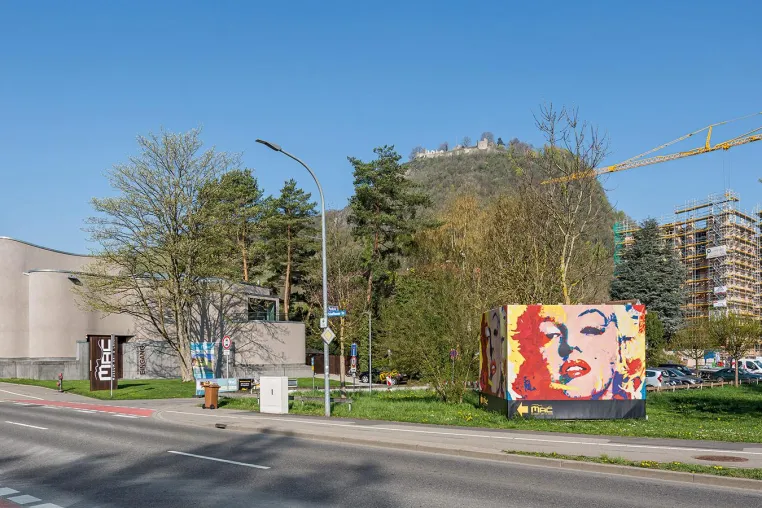 Bild: Ungewöhnliches realisieren: Museum für Oldtimer und Installationskunst