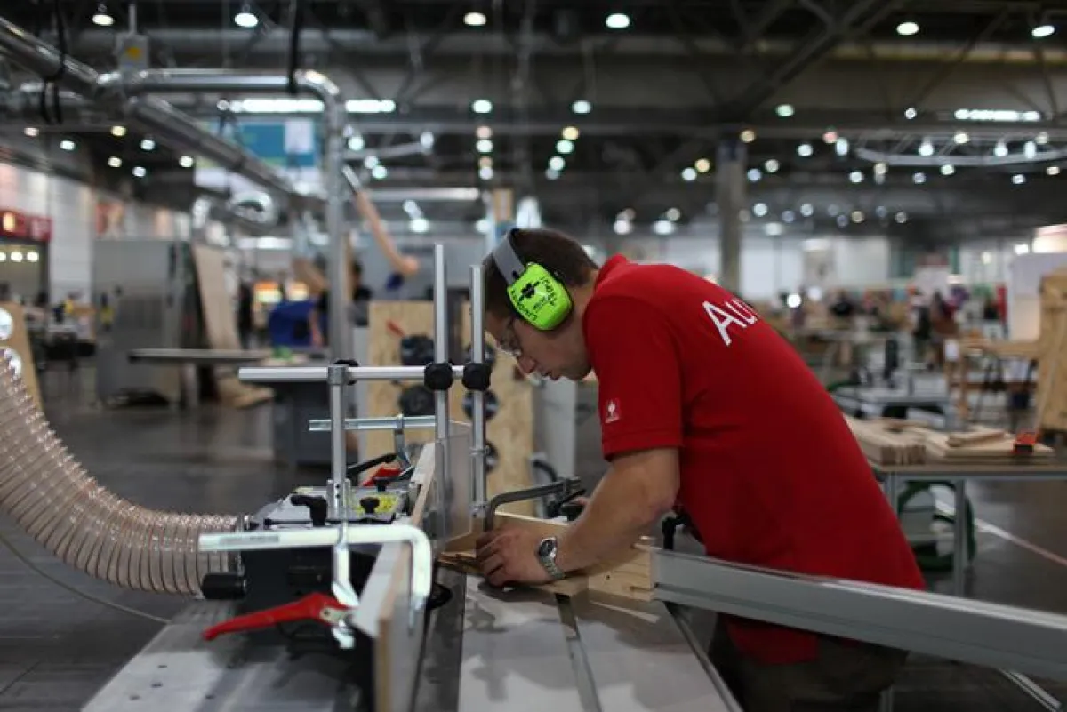 Möbeltischler Thomas Lindner auf dem Weg zur Bronzemedaille (Quelle: WorldSkills Leipzig 2013 GmbH)