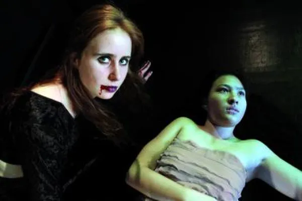 Bild: Gruselig, düster, blutig – Münchner Tierschutztheater inszeniert Bühnenstück 'Eleamirah'