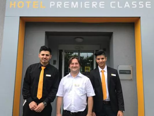 Bild: Integration und Ausbildung – Première Classe Hannover bildet Flüchtlinge im Hotelgewerbe aus
