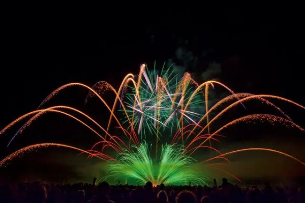 Olympisches Niveau beim 22. Internationalen Feuerwerkswettbewerb in Hannover Bild: Olympisches Niveau beim 22. Internationalen Feuerwerkswettbewerb in Hannover