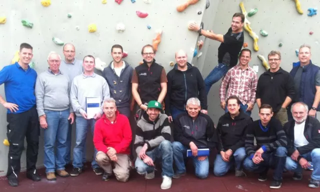 Bild: Sachkundige für künstliche Kletteranlagen ausgebildet