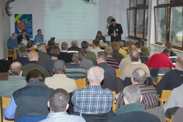 Bild: KWF-Seminar zur Ladungssicherung von forstlichen Arbeitsmitteln großer Erfolg