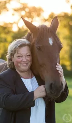 Bild: Ross trifft …. Anwältin Sybille Heyms verknüpft die Leidenschaft für Pferde mit ihrer Berufung als Juristin