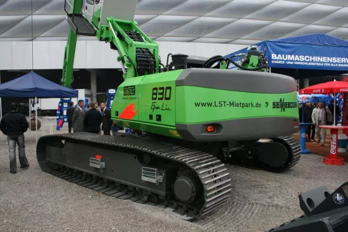 Bild: Pionier im LST-Mietpark - 830 Raupe D-Serie Abbruchbagger von Sennebogen