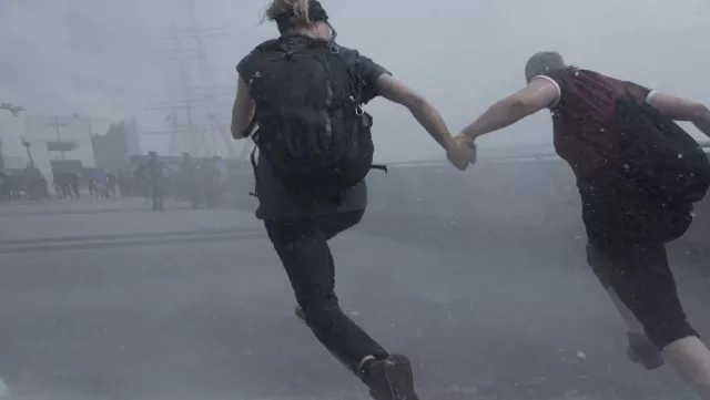 Dokumentarfilm: Hamburger Gitter - Der G20-Gipfel als \"Schaufenster moderner Polizeiarbeit\" Bild: Dokumentarfilm: Hamburger Gitter - Der G20-Gipfel als \"Schaufenster moderner Polizeiarbeit\"