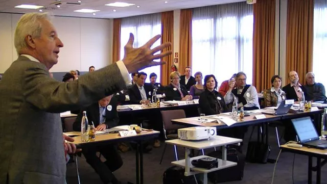 Bild: Prof. Dr. Dr. h.c. mult. Péter Horváth leitet ICV-Ideenwerkstatt