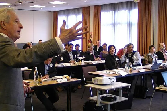 Bild: Prof. Dr. Dr. h.c. mult. Péter Horváth leitet ICV-Ideenwerkstatt