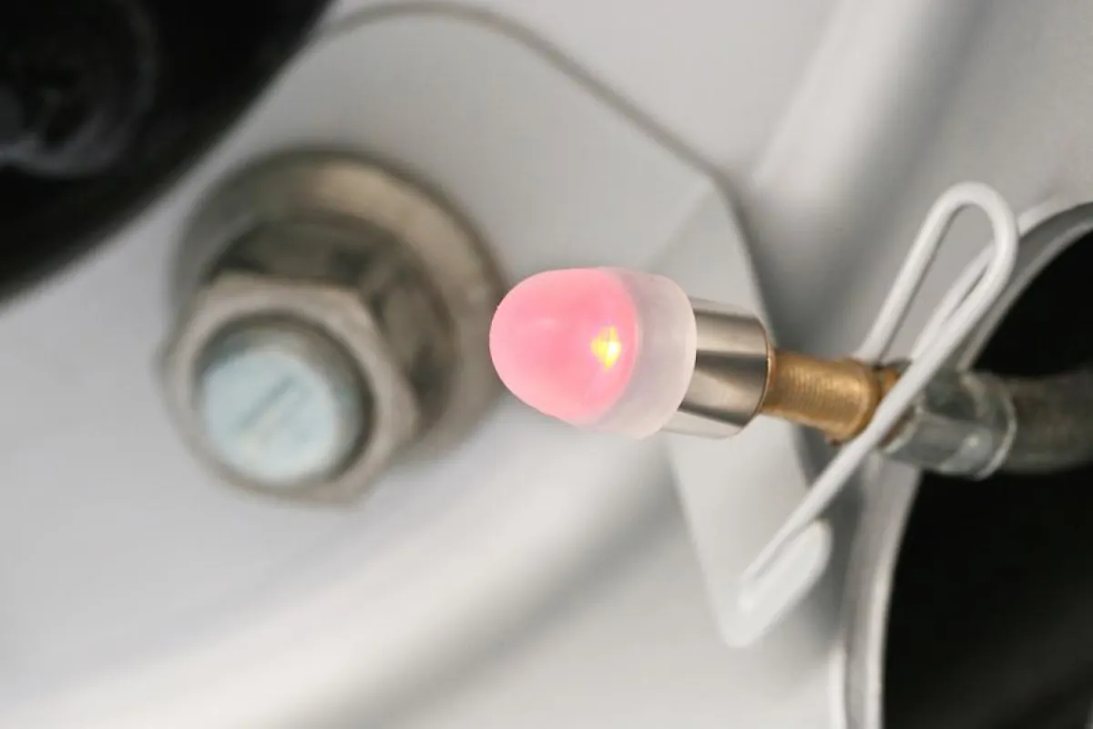 Flexible Reifendruck-Kontrolle mit LED Reifendrucksensoren