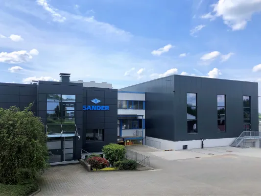 Bild: SANDER-DRUCKGUSS auf Wachstum ausgerichtet: Standorterweiterung durch CO2 arme Produktions- und Lagerhalle