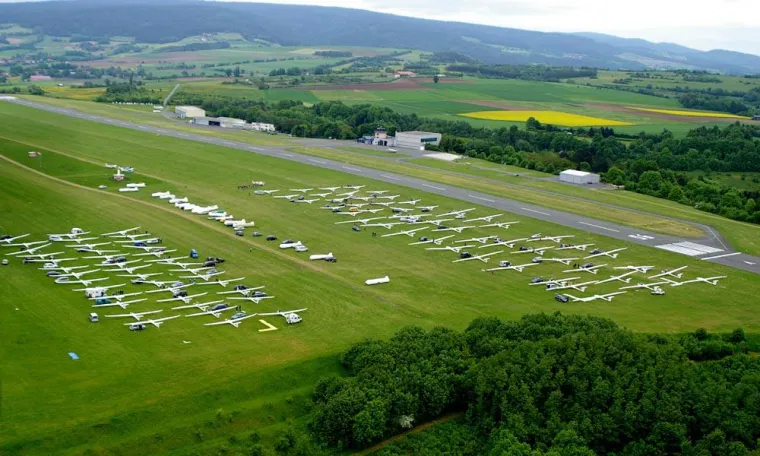 Bild: Internationaler Bayreuth-Wettbewerb 2012 mit Bayerischen Segelflug-Meisterschaften