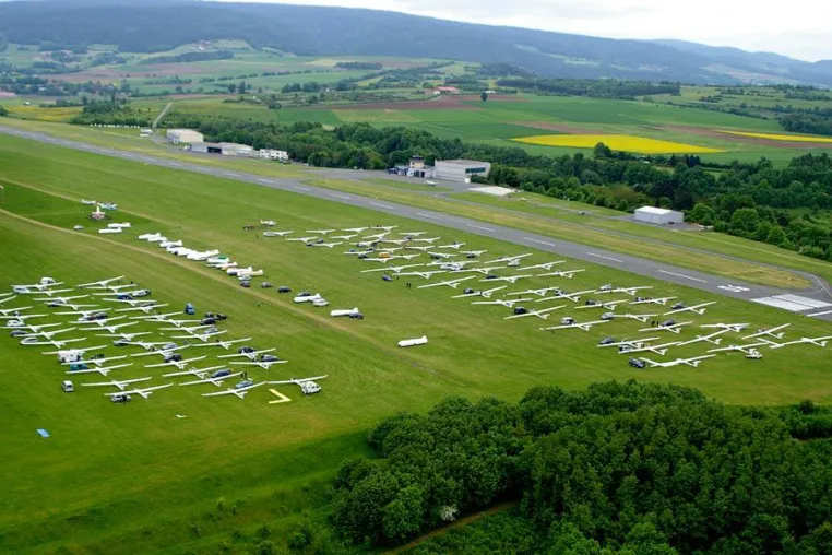 Bild: Internationaler Bayreuth-Wettbewerb 2012 mit Bayerischen Segelflug-Meisterschaften