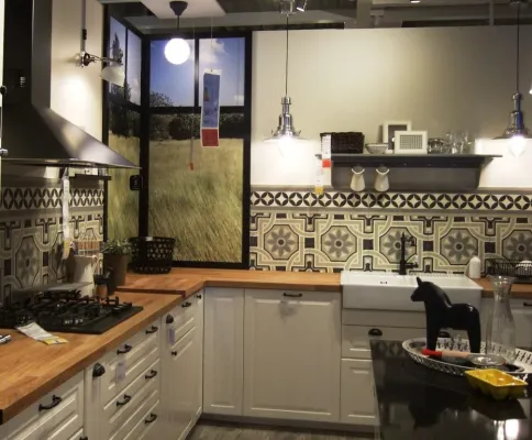 Bild: Casa:1 Zementfliesen bei IKEA: Zementfliesen aus Andalusien in der Küchenausstellung von IKEA Ludwigsburg