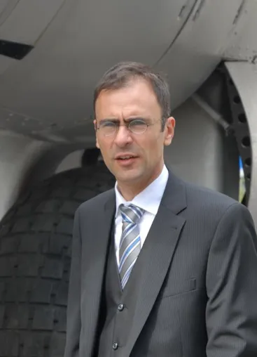 Bild: Transportflugzeug „ZOON“ im Anflug
