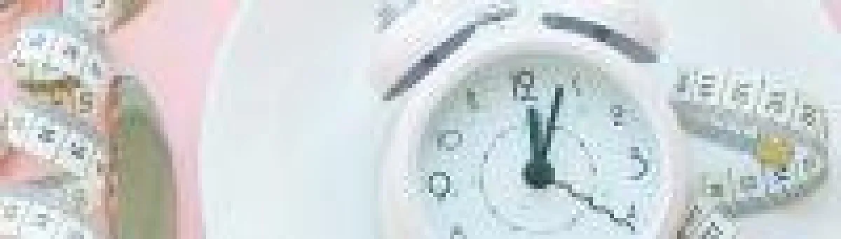 Es ist in aller Munde: Der zeitweise Verzicht auf Nahrungsmittel, das Intervallfasten.