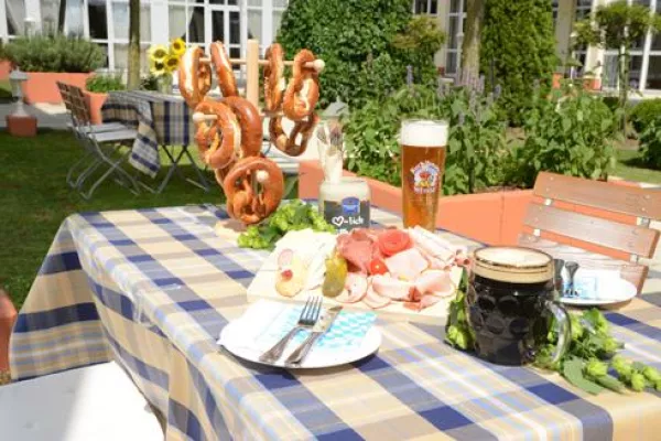 Bild: Braukunst im Herzen Bayerns: Die Hallertau feiert am 4. August das "Kühle Blonde"