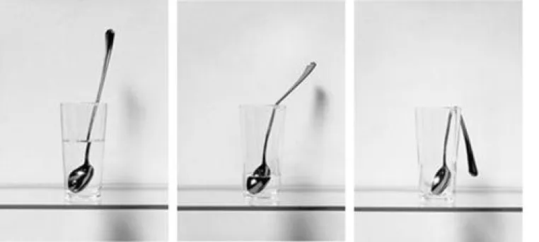 Bild: „Kennen wir uns schon?“ ungewöhnliche Fotografien von Chema Madoz in 100 kubik