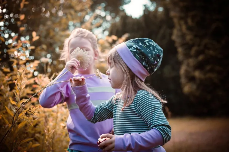 Bild: Mit dem Ringelshirt ins Weltall: Limitierte mitwachsende Kleidung von CharLe - sustainable kids fashion