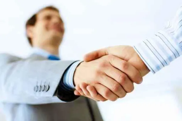 Bild: Im Job konstruktiv kommunizieren