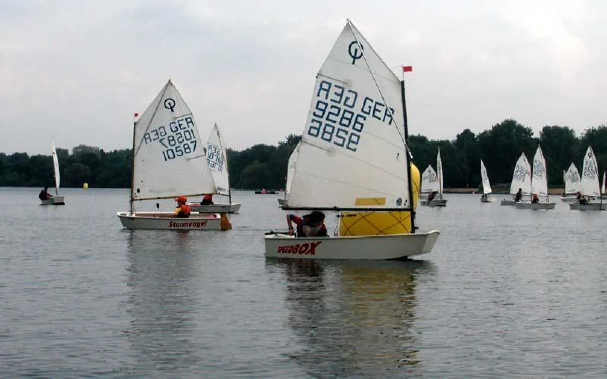 Kinder segeln in Düsseldorf