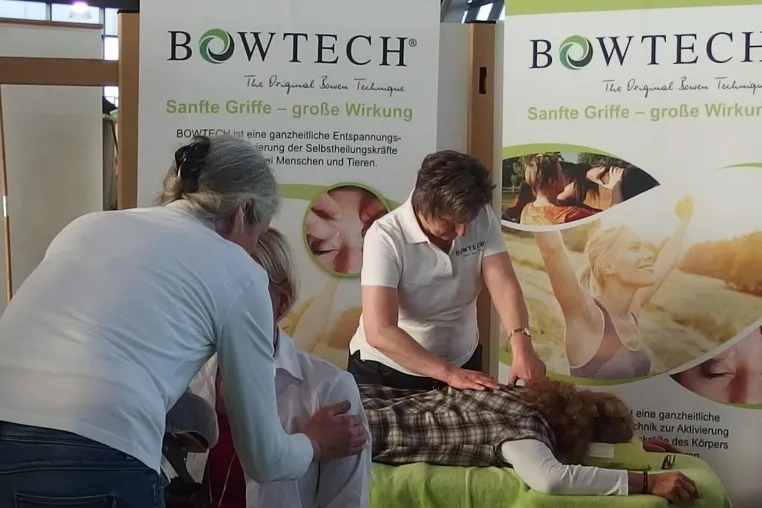 Im Liegen, Sitzen und Stehen Gesundheit begreifbar machen Bild: Im Liegen, Sitzen und Stehen Gesundheit begreifbar machen