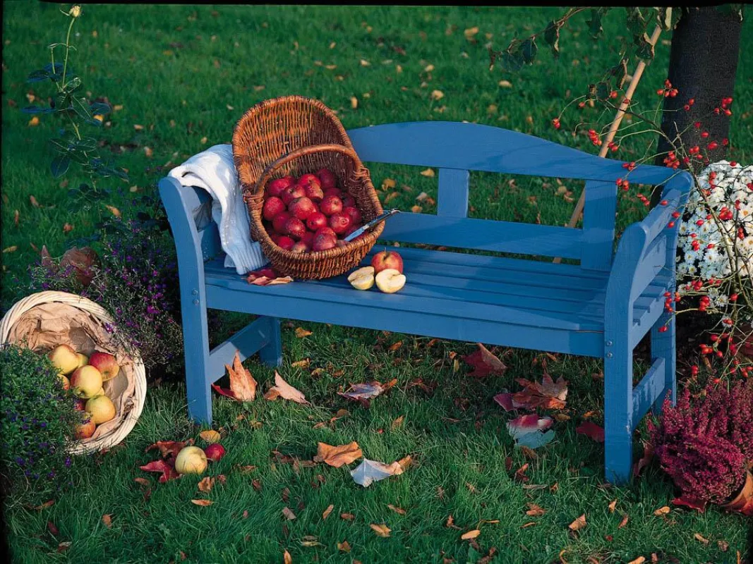 Gartenbank im Herbst