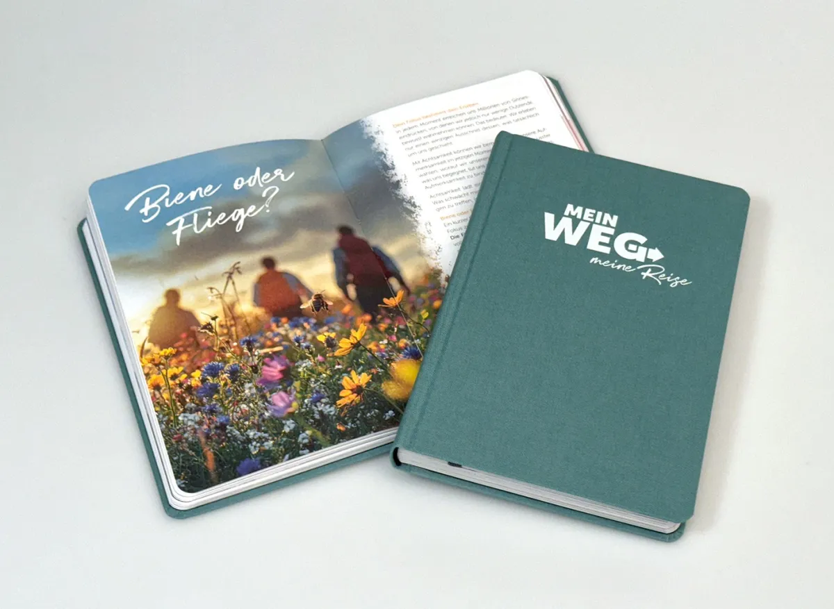 „MEIN WEG – Meine Reise“ ist mehr als ein Achtsamkeitsbuch, das 21-Tage-Journal gibt Impulse, um den (© Pilgerverlag)