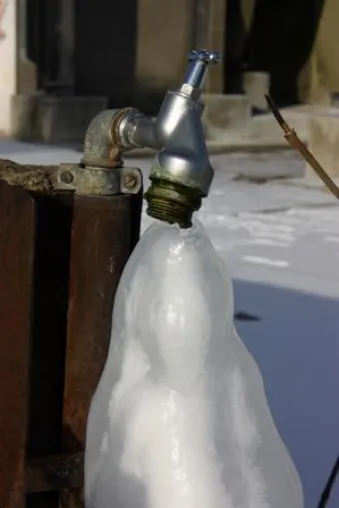 Bild: Frost: Gefahr für wasserführende Leitungen