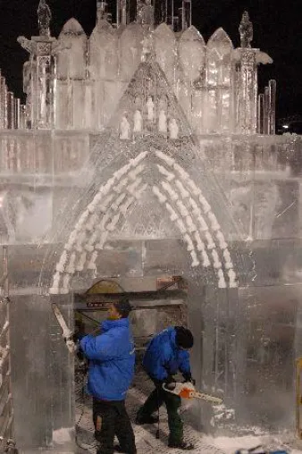 Wintermärchen in fantasievollen Eis- und Schneeskulpturen - Aus Eindhoven wird Eishoven Bild: Wintermärchen in fantasievollen Eis- und Schneeskulpturen - Aus Eindhoven wird Eishoven