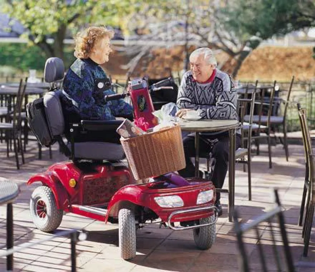 Bewegungsfreiheit dank Mobility-Scooter: ideal für Senioren und Menschen mit Handicap