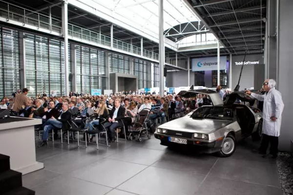 Bild: Der Shopware Community Day 2012 – Shopware 4 mit DeLorean aus der Zukunft geholt