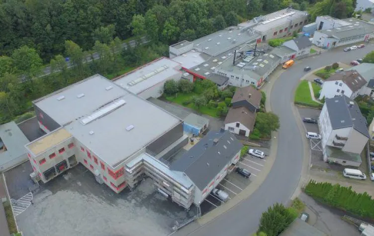 Bild: Metoba weiht Erweiterungsbau mit Familienfest ein