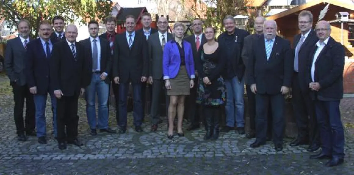 Die Vertreter der beteiligten Kommunen zusammen mit dem Geschäftsführer der EAM Siegmund Laufer.
