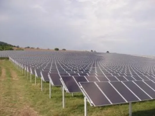 Bild: 2-Megawatt-Solarstromanlage mit Wechselrichtern von Sputnik Engineering in Bulgarien installiert