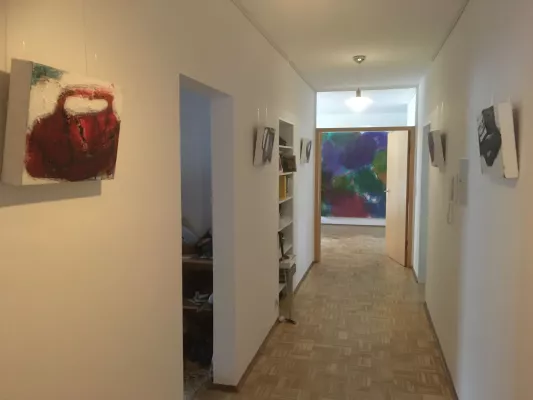 Sonja Koczula in der Flurgalerie Schmidt in Dreieich-Buchschlag Bild: Sonja Koczula in der Flurgalerie Schmidt in Dreieich-Buchschlag