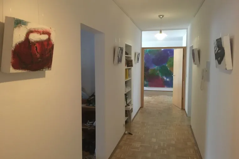 Bild: Sonja Koczula in der Flurgalerie Schmidt in Dreieich-Buchschlag