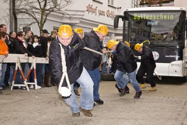 Bild: 10. Süddeutsche Meisterschaft im Buspulling am 4.3.2012