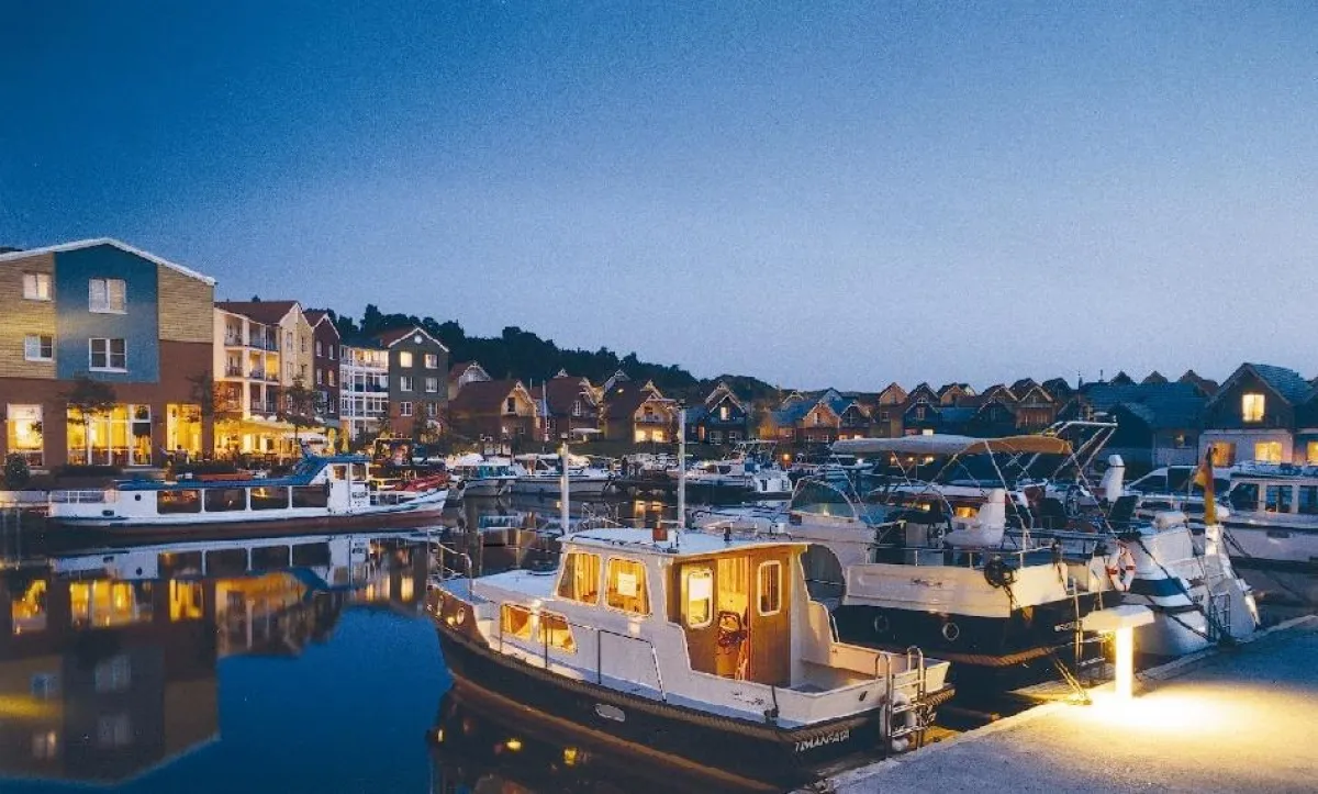 Abendstimmung in der Marina Wolfsbruch