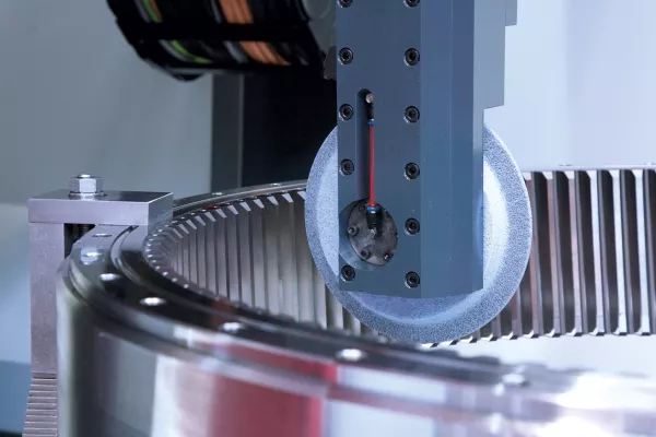 Bild: Premium-Lösung für das Schleifen von großen Zahnrädern