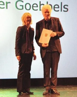 Kulturministerin Ahnen verlieh Kunstpreis Rheinland-Pfalz an Heiner Goebbels Bild: Kulturministerin Ahnen verlieh Kunstpreis Rheinland-Pfalz an Heiner Goebbels