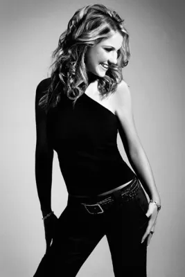 Déborah Rosenkranz mit offiziellem Song für die Anti-Brustkrebskampagne „Happy For Life“ Bild: Déborah Rosenkranz mit offiziellem Song für die Anti-Brustkrebskampagne „Happy For Life“