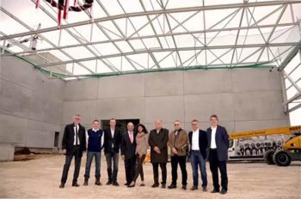 Bild: BINDER GmbH in Tuttlingen feiert Richtfest der neuen Fabrik