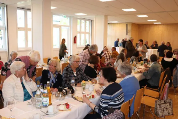 Bild: Beim Mitarbeitertreffen der Stiftung Liebenau werden Erinnerungen wach