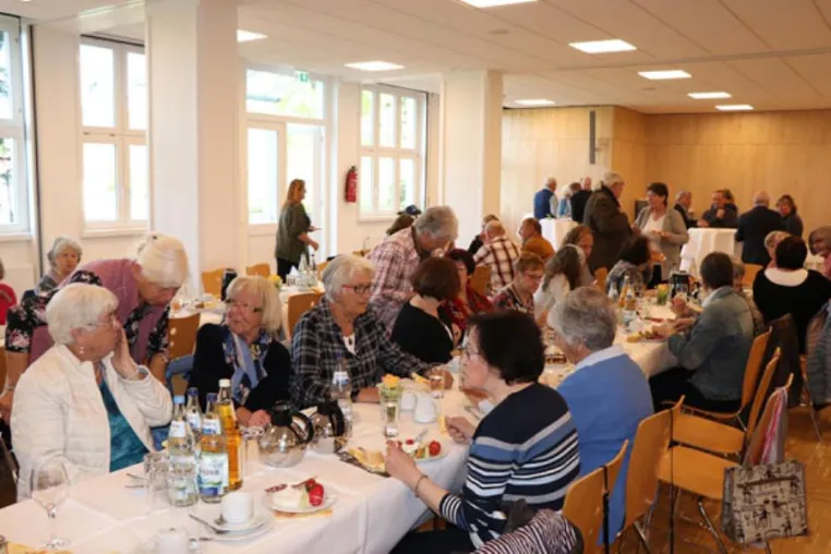 Bild: Beim Mitarbeitertreffen der Stiftung Liebenau werden Erinnerungen wach
