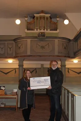 Bild: 1.000 Euro Förderung für die Tannenberger Orgelrestaurierung von der Bürgerstiftung der Volksbank Mittweida