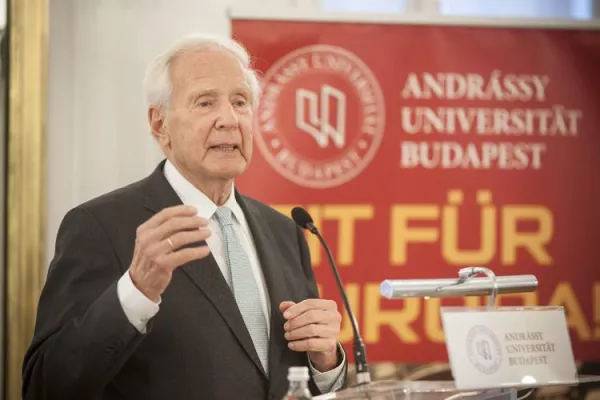 Bild: Perspektiven der deutsch-ungarischen Partnerschaft – Klaus von Dohnanyi an der Andrássy Universität